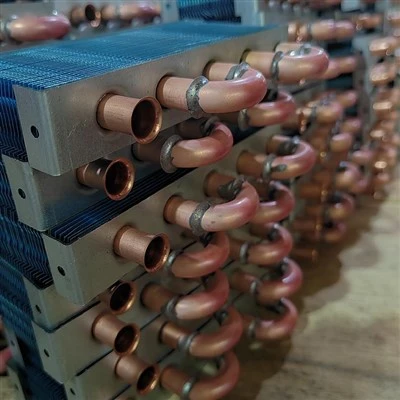 Condenseur à ailettes en aluminium à tube de cuivre bleu refroidi par air