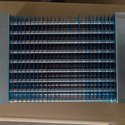 Condenseur à ailettes pour armoire à lait
